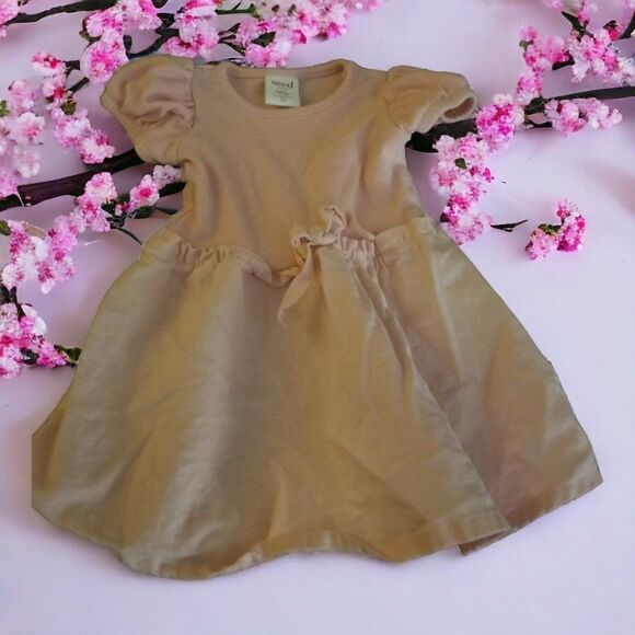 Baby Girl Clothing Bundle – 2 Sweaters & 4 Dresses 0-3 months (#1) - Picture 4 of 13